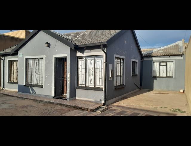 3 BEDROOM FREEHOLD FOR SALE IN VOSLOORUS